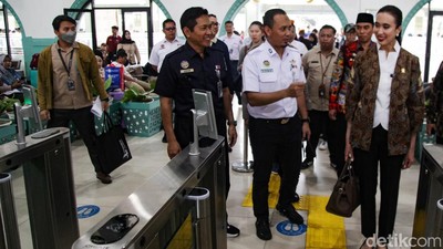 Jelang Libur Lebaran, Menpar Widi Cek Stasiun-Jakarta Aquarium