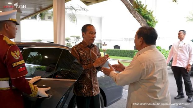 Jokowi bukber sama Prabowo naik BMW i7.