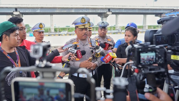Kakorlantas Irjen Agus Suryonugroho di Command Center KM 29