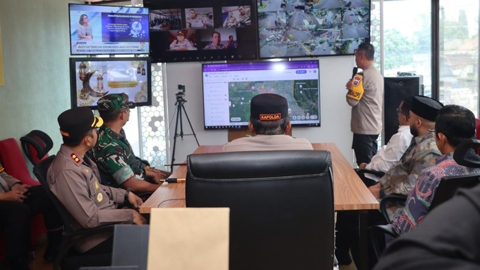 Kapolda Jatim melakukan kunjungan kerja ke Posyan di Kota Batu
