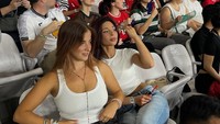 Kehadirannya di GBK menjadi sorotan dan videonya viral. Dia dinilai sebagai salah satu jimat penampilan apik Ole Romeny saat Timnas Indonesia melawan Bahrain pada 25 Maret 2025. (Instagram @katyesistia)