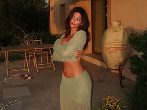 Liburannya Pacar Ole Romeny yang Cantik, dari Sisilia ke GBK