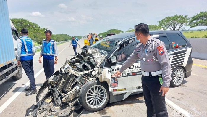 Kecelakaan beruntun di Tol Ngawi