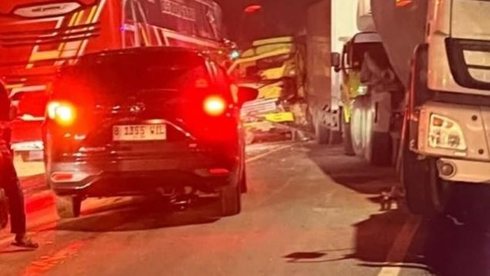 Kecelakaan beruntun truk di Jalintim Palembang-Betung