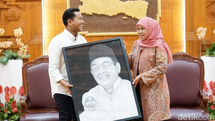 Ketua PKC PMII Jatim, Baijuri saat bertemu Khofifah