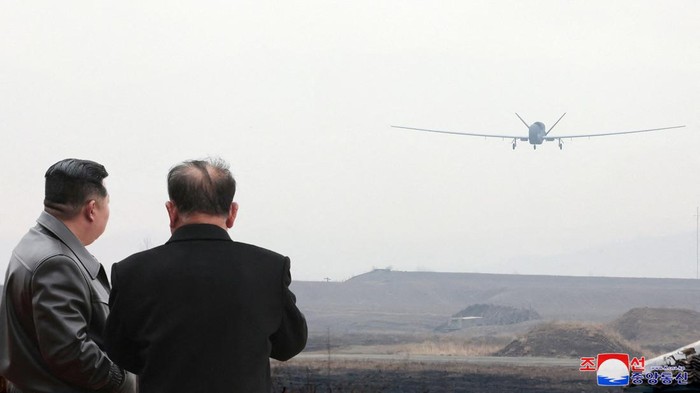 Kim Jong Un Pimpin Uji Coba Drone Militer Korut North Korean leader Kim Jong Un walks alongside officials, while guiding defense science research projects, according to local media, at an unknown location, in this photo released by North Korea's official Korean Central News Agency on March 27, 2025. KCNA via REUTERS ATTENTION EDITORS - THIS IMAGE WAS PROVIDED BY A THIRD PARTY. REUTERS IS UNABLE TO INDEPENDENTLY VERIFY THIS IMAGE. NO THIRD PARTY SALES. SOUTH KOREA OUT. NO COMMERCIAL OR EDITORIAL SALES IN SOUTH KOREA.