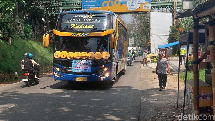 Kondisi lalu lintas di kawasan wisata Lembang