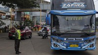 Sementara itu, untuk truk dialihkan ke Pelabuhan Bandar Bakau Jaya serta kendaraan roda dua dialihkan ke Pelabuhan Ciwandan untuk mengatasi kepadatan kendaraan selama mudik Lebaran. 