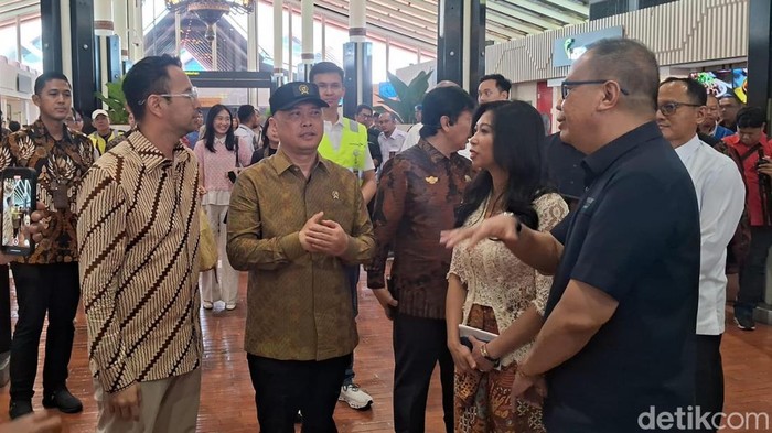 Menteri Perhubungan (Menhub) Dudy Purwagandhi di Bandara Soekarno-Hatta