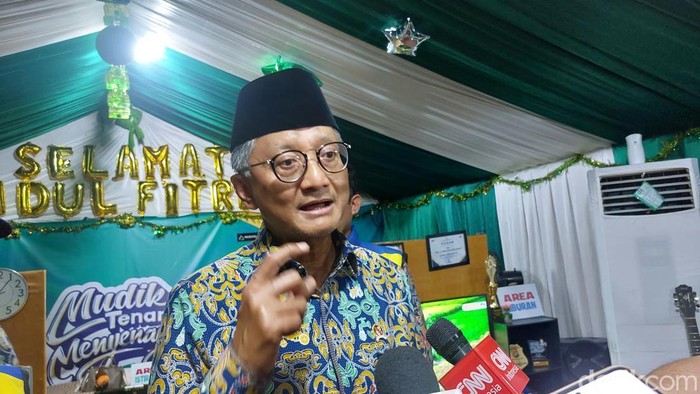 Menteri PU Dody Hanggodo cek posko mudik di Bekasi, temukan jalan mulai retak