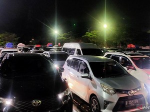 H-4 Lebaran, Mobil Pemudik Mulai Padati Pelabuhan Merak Malam Ini