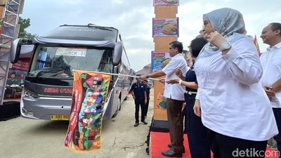 Momen Menaker Lepas Ribuan Pelaku Usaha Warmindo Berangkat Mudik