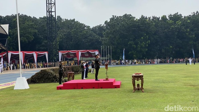 Momen Panglima TNI Jenderal Agus Subiyanto melantik 805 Perwira Prajurit Karier tahun anggaran 2025 di Mabes TNI, Cilangkap, Jakarta Timur. Foto: Devi/detikcom.