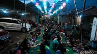 Memberikan Takjil merupakan salah satu cara yang paling mudah dan cukup terjangkau untuk mendapatkan pahala yang dijanjikan Allah SWT tersebut. Meskipun hanya dengan memberikan secangkir air putih dan juga sepotong kue atau satu buah kurma sudah menjadi ladang pahala bagi yang memberikan.  