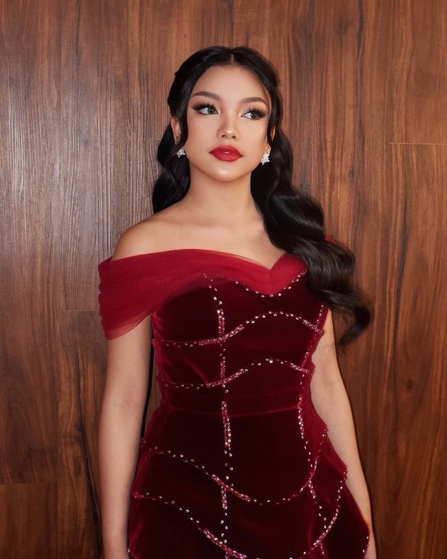 “Became snow white for a day! thank you so much @disneyindonesia for inviting me to perform yesterday,” tulisnya di Instagram. Foto: Instagram/@naura.ayu