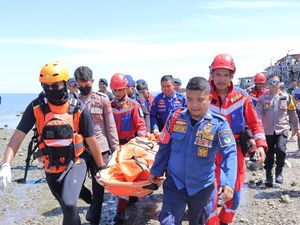 Evakuasi Pria Tewas Diterkam Buaya di Pantai Talise Palu yang Menegangkan