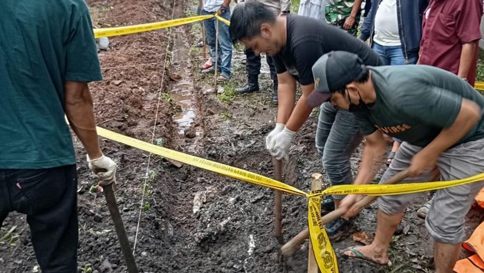 Penampakan kuburan kerangka manusia di Tigaraksa, Kabupaten Tangernag.