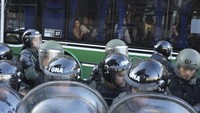 Selama berminggu-minggu, para pensiunan Buenos Aires telah mengadakan protes mingguan menuntut kenaikan pensiun, dengan alasan standar hidup yang tidak menentu.