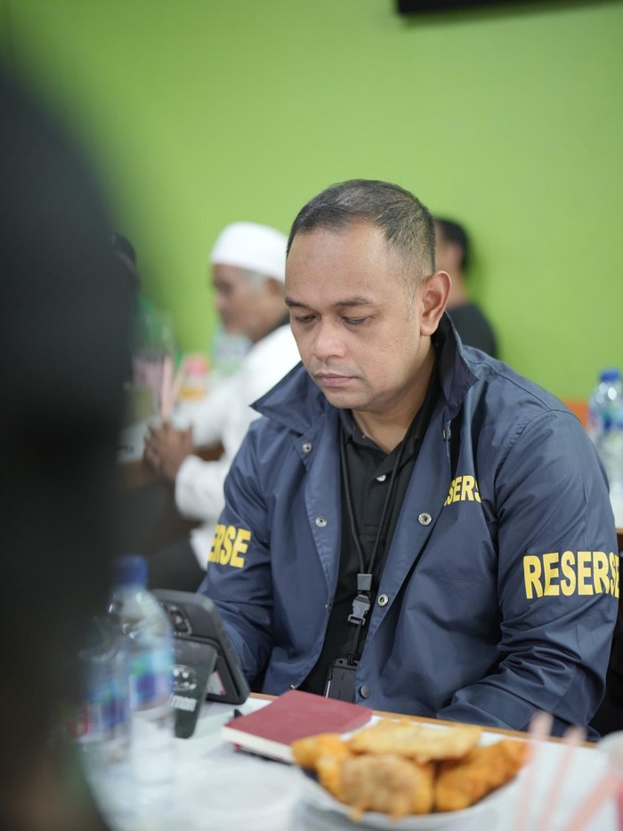 Polda Metro Jaya melakukan silaturahmi Ramadan di area Kawasan Muara Angke, Pluit, Jakarta Utara. Polda Metro Jaya melakukan silaturahmi Ramadan di area Kawasan Muara Angke, Pluit, Jakarta Utara.