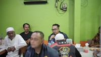 Acara digelar secara sederhana di RM Minang Bahari RW 21 Muara Angke ini bertujuan untuk lebih mendekat kepada warga sekaligus mendengar berbagai masukan dari nelayan serta warga di pesisir utara Jakarta.