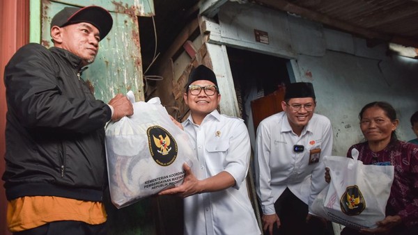 Potret Penyaluran Zakat Fitrah di Cilincing