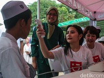 Potret Prilly Latuconsina Cek Kesehatan Santri Bantargebang