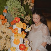 Raline Shah kembali menggelar acara pesta ulang tahun. Diketahui sebelumnya Raline sudah merayakan pesta ultahnya yang ke-40 di Bali. Kini dirinya memilih Jakarta sebagai lokasi untuk kembali merayakan ulang tahunnya. Foto: Instagram/@ralineshah