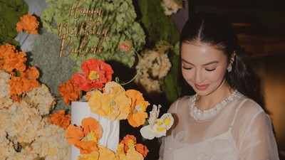 8 Foto Raline Shah Kembali Gelar Pesta Ultah, Makin Cantik di Usia 40 Tahun
