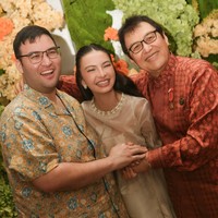 Kini sudah memasuki usia kepala 4 namun Raline masih terlihat cantik dan awet muda. Tak sedikit netizen yang memuji penampilan Raline yang bahkan dinilai makin cantik. Foto: Instagram/@ralineshah