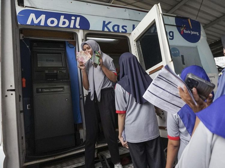 Ratusan Buruh Rokok di Pekalongan Terima BLT Cukai