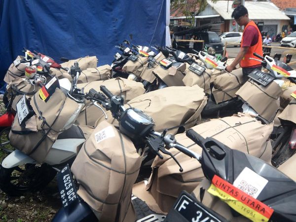 Ribuan Paket Sepeda Motor Gratis KAI Tiba di Tegal