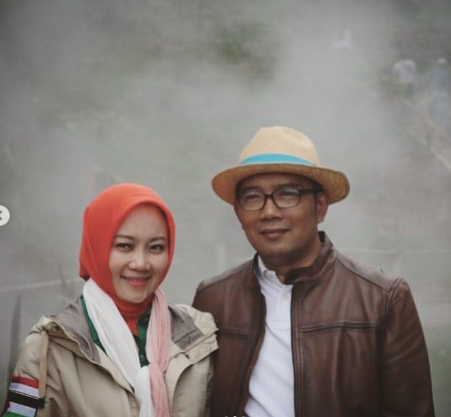 Menikah dengan Atalia Praratya pada 7 Desember 1996, Ridwan Kamil dan istrinya selalu tampil kompak dan mesra. Melalui akun Instagram, keduanya kerap membagikan momen-momen romantis saat mereka bersama. Foto: Instagram/@ridwankamil/@ataliapr
