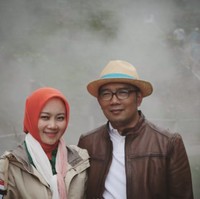 Menikah dengan Atalia Praratya pada 7 Desember 1996, Ridwan Kamil dan istrinya selalu tampil kompak dan mesra. Melalui akun Instagram, keduanya kerap membagikan momen-momen romantis saat mereka bersama. Foto: Instagram/@ridwankamil/@ataliapr