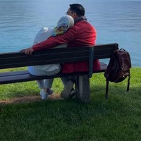 Kerap habiskan waktu berdua, momen saat Kang Emil dan Atalia berkunjung ke danau Brienz di Swiss yang juga menjadi tempat syuting drakor Crash Landing On You. Keduanya tampil romantis bak adegan di drakor. Foto: Instagram/@ridwankamil/@ataliapr