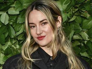 Shailene Woodley Kepergok Mesra dengan Lucas Bravo, Bintang Emily In Paris