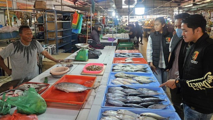 Subdit I Ditreskrimsus Polda Kepri cek harga kebutuhan pokok jelang Lebaran Idul Fitri. (Foto: Dok Dirreskrimsus Polda Kepri).