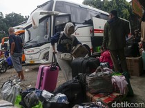 Terminal Bayangan Pondok Pinang Ramai Pemudik