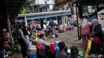 Terminal Bayangan Pondok Pinang Ramai Pemudik