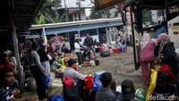 Menurut salah seorang petugas loket, ia memprediksi kondisi seperti ini akan terus terjadi hingga H-1 Lebaran.