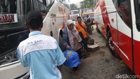 Para penumpang ini akan mudik menuju pulau Sumatera maupun beberapa daerah di Pulau Jawa.