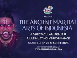 Ada Debus Makan Kaca di Trans Studio Bali!
