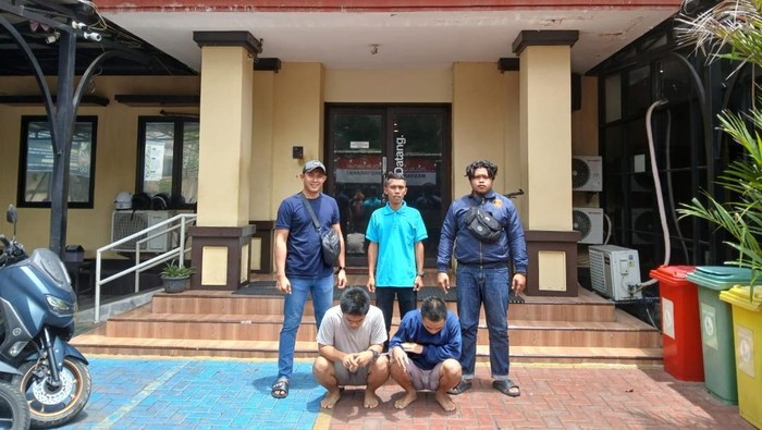Tim Opsnal Reskrim Polsek Tambora Jakarta Barat mengamankan tiga orang komplotan spesialis pencurian sepeda motor. (Dok Istimewa).