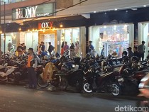 Toko Pakaian di Mataram Diserbu Pengunjung, Dishub Kerahkan 40 Petugas