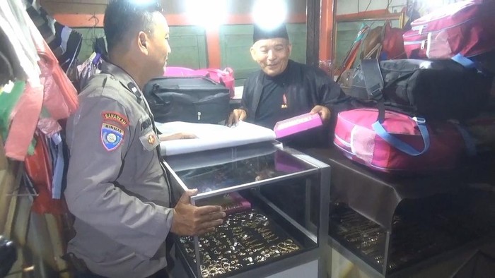 Toko perhiasan di Jombang dibobol bocil