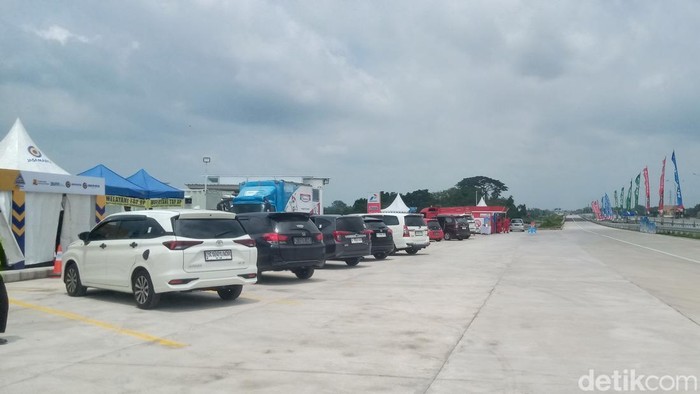 Situasi rest area sementara Tol Jogja-Solo di Manjungan, Ngawen, Klaten, Kamis (27/3/2025).