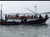 Ribuan Warga Gili Ketapang Ramai-ramai Petolekoran Berburu Baju Lebaran