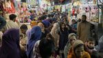 Warga Pakistan Padati Pasar Berburu Kebutuhan Lebaran