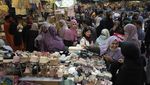Warga Pakistan Padati Pasar Berburu Kebutuhan Lebaran
