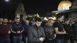 Warga Palestina Mengejar Berkah Malam Lailaturqadar di Masjid Al-Aqsa