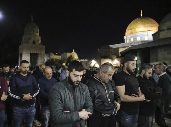 Warga Palestina Mengejar Berkah Malam Lailaturqadar di Masjid Al-Aqsa
